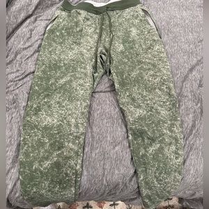 Large Lulu Tech Sweats/Joggers